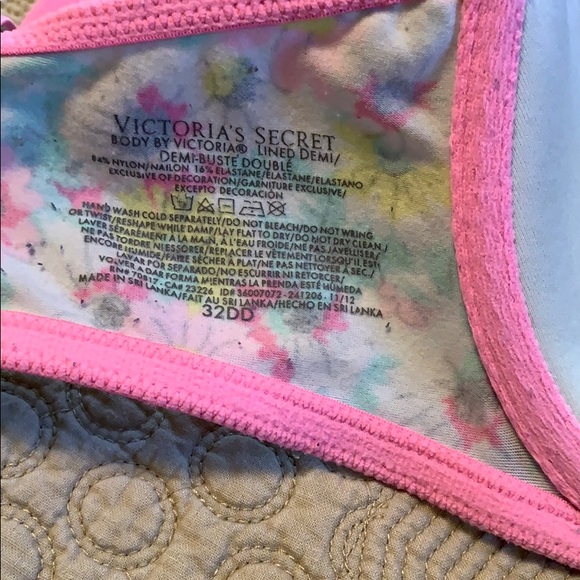 Victoria’s Secret Bra. - Picture 3 of 3